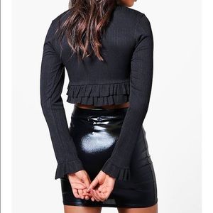 Rib Ruffle crop top- black